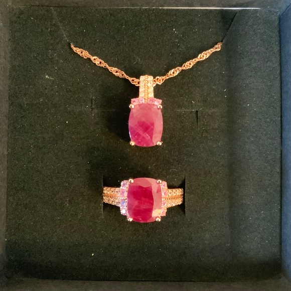 Jewelry - Elegant Pink Stone Jewelry Set